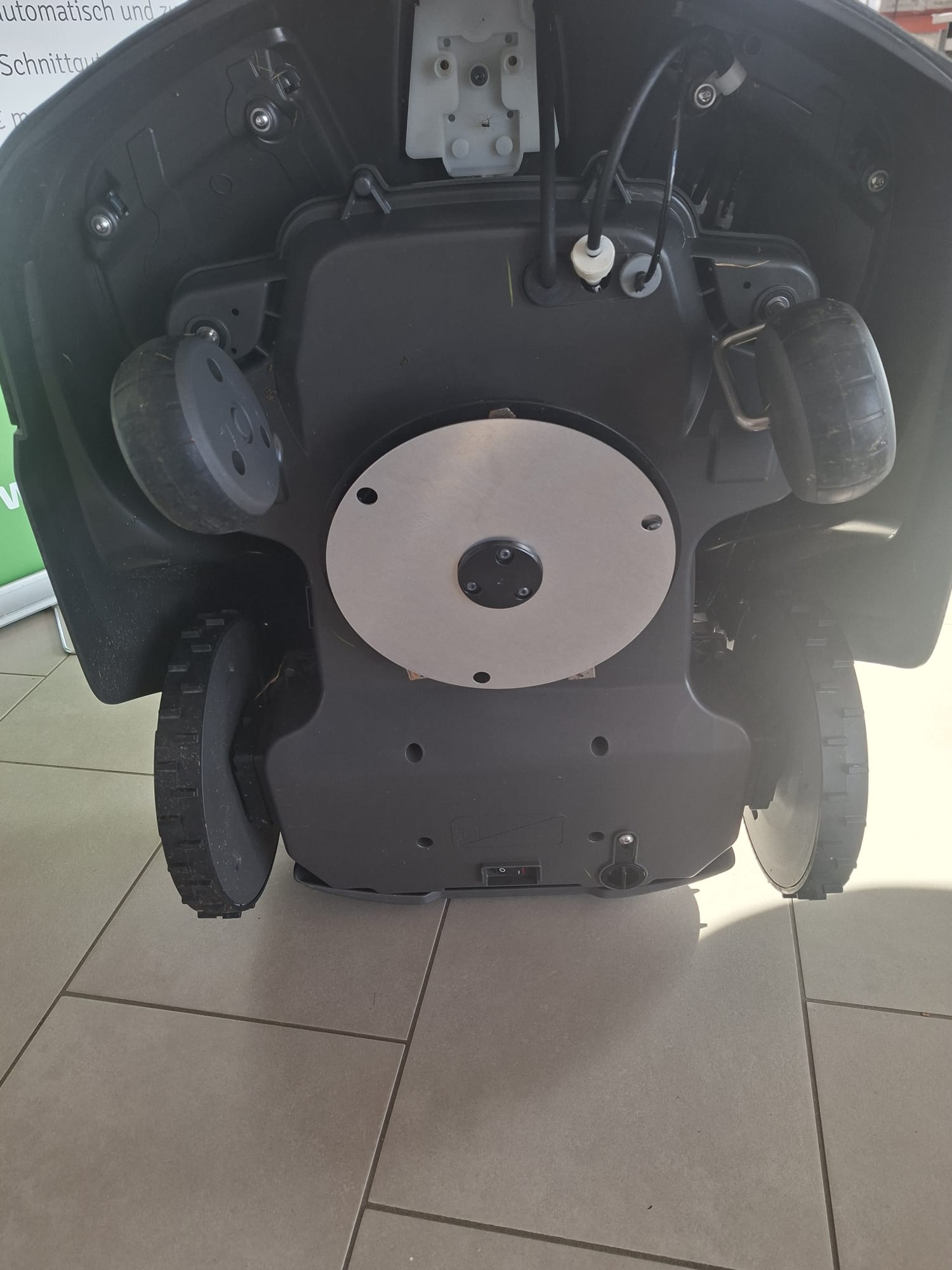 Husqvarna Automower Epos 550 - Ausstellungsgerät - 0 Einsatzstunden - Serien-Nr. 242400912