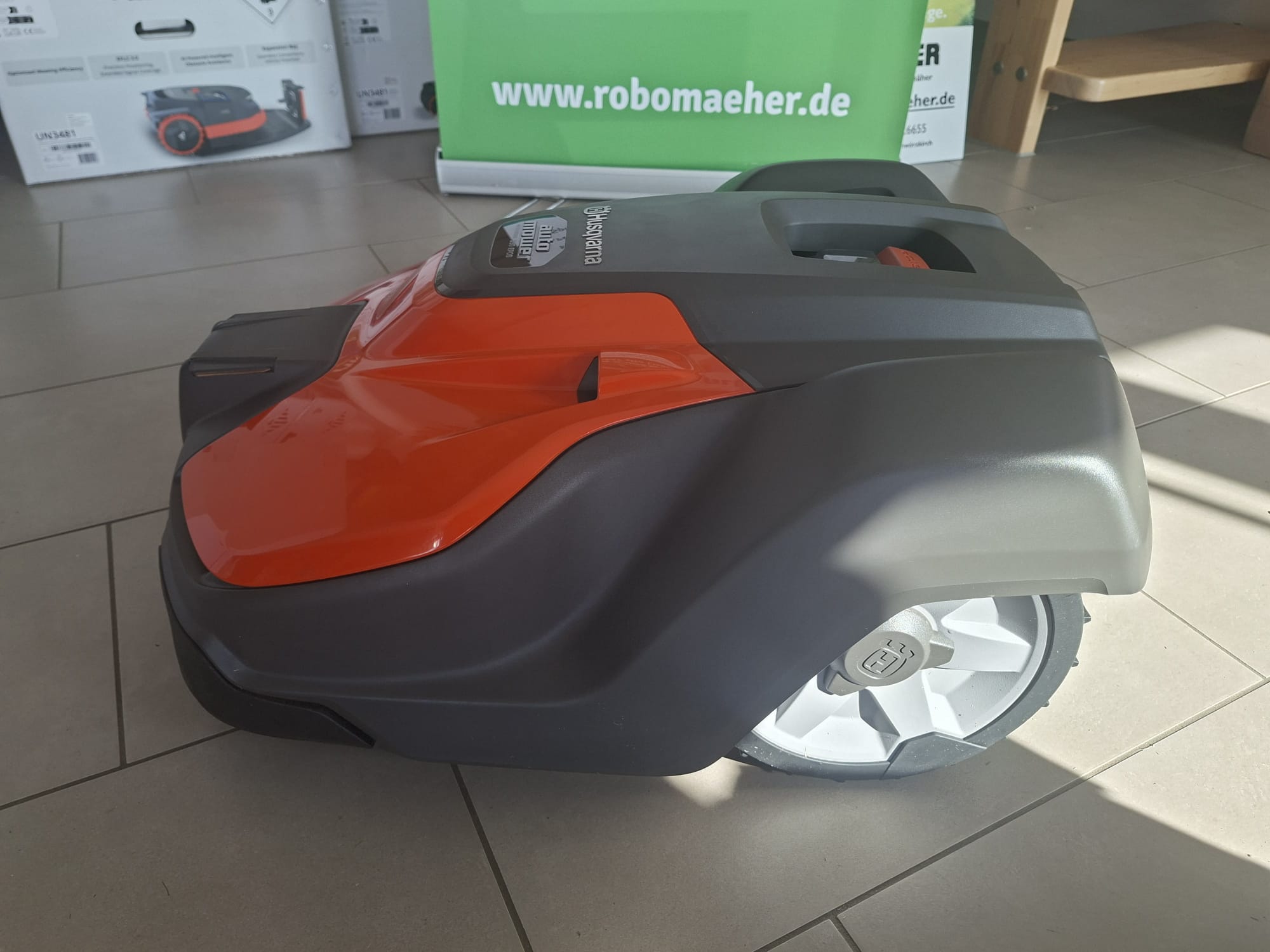 Husqvarna Automower Epos 550 - Ausstellungsgerät - 0 Einsatzstunden - Serien-Nr. 242400912