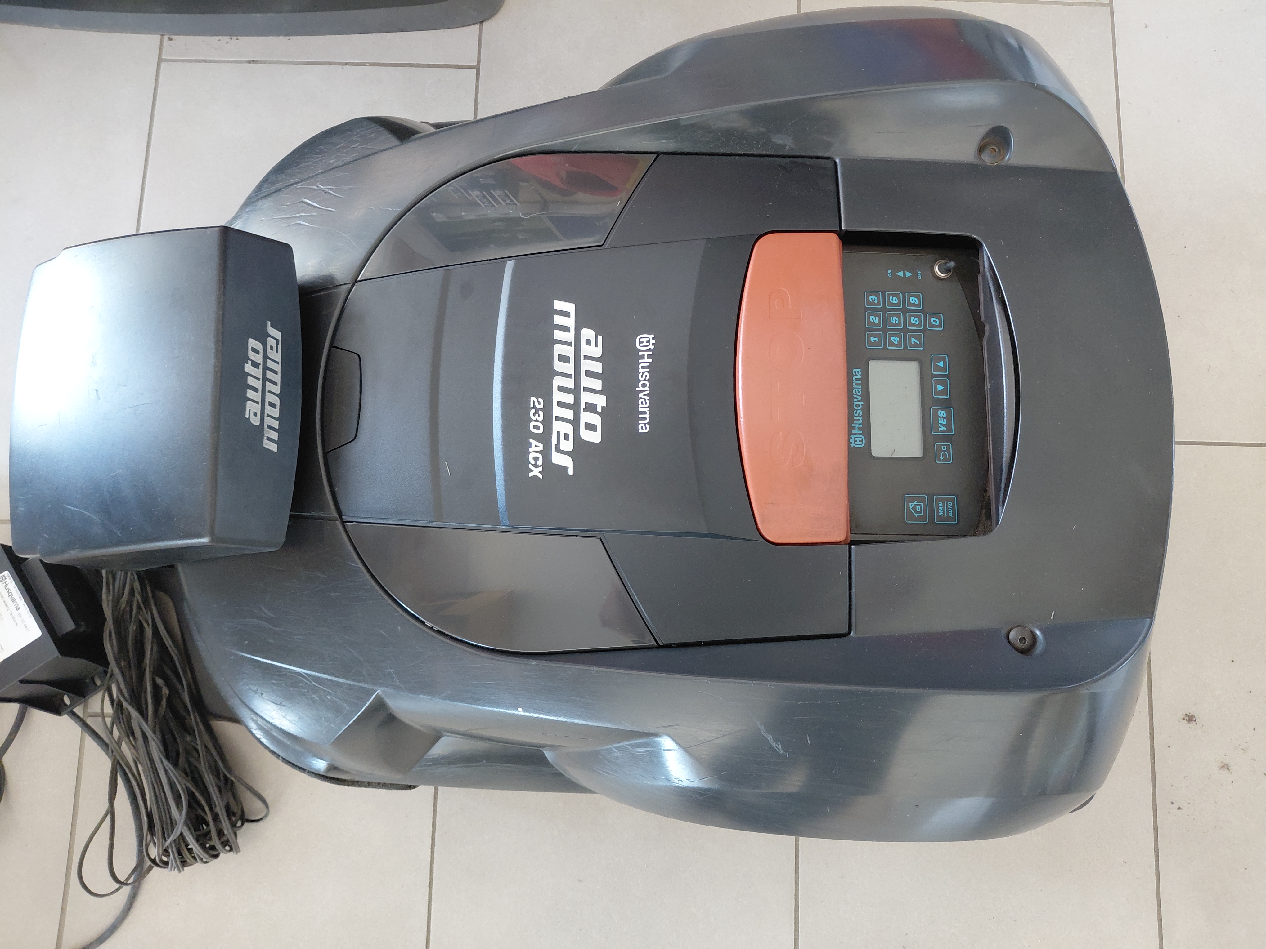 Husqvarna Automower 230ACX gebraucht BJ2010 - Einsatzstunden 10005 Stunden