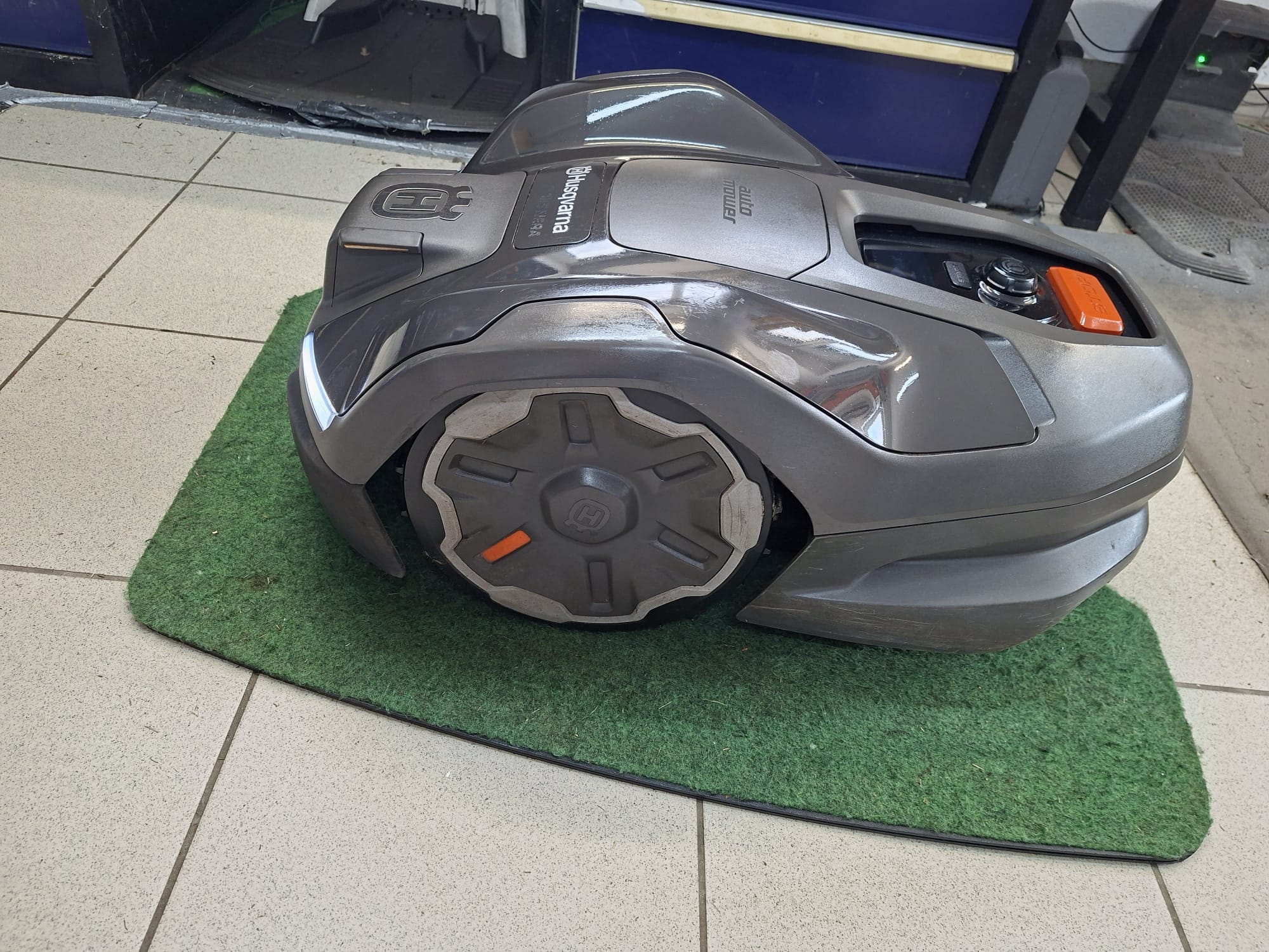Automower 410XE Nera inkl. EPOS-Plugin-Modul - 970654412 Gebraucht - Einsatzstunden 524