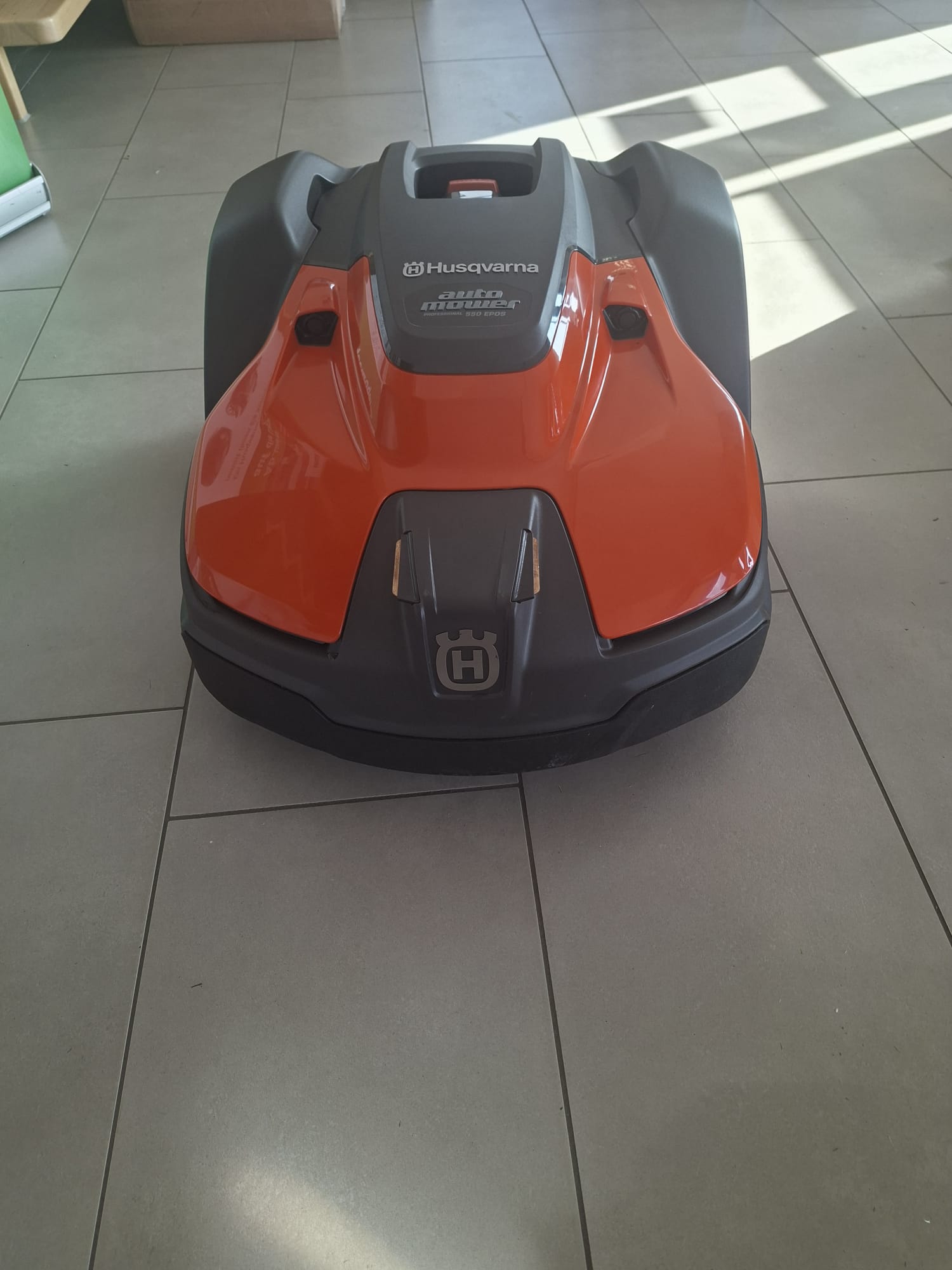 Husqvarna Automower Epos 550 - Ausstellungsgerät - 0 Einsatzstunden - Serien-Nr. 242400912