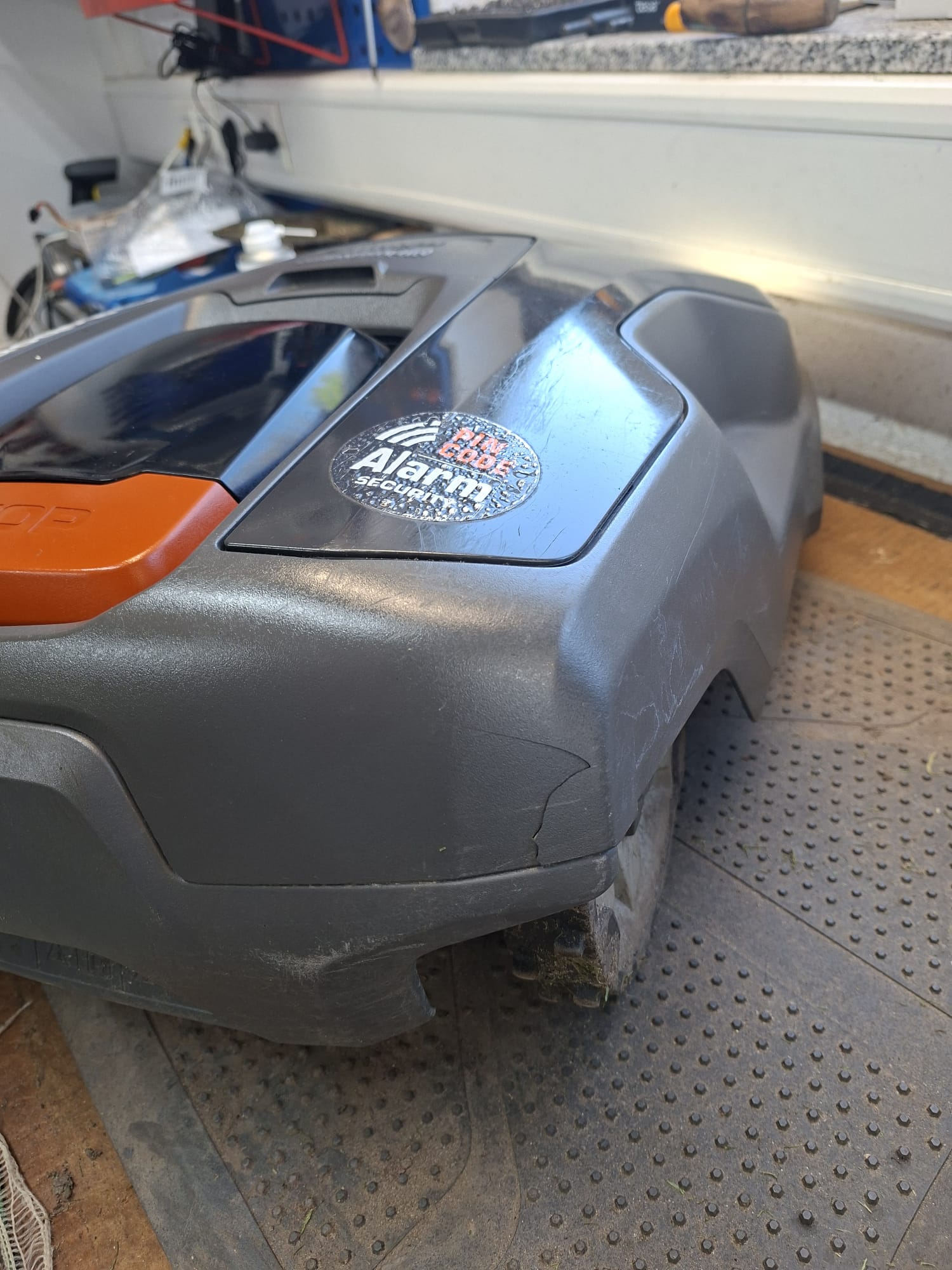 Husqvarna Automower 315X - Gebraucht - Einsatzstunden 2842 - BJ 2018 - Serien-Nr. 183401117